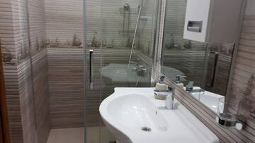 Фото номера Стандартный двухместный номер с 1 кроватью Гостевой дом Vila Șaguna г. Сибиу 6