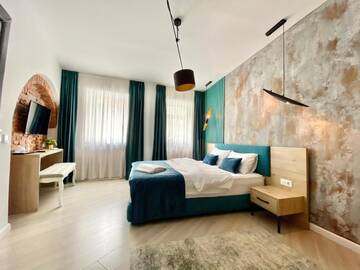 Фото номера Улучшенный номер с кроватью размера «king-size» Отель Lumiere House Sibiu г. Сибиу 6