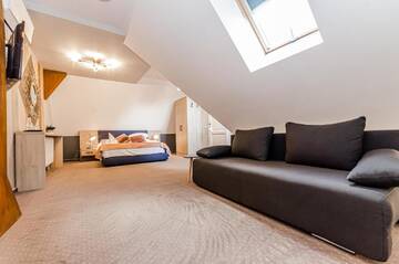 Фото номера Семейный номер Отель Lumiere House Sibiu г. Сибиу 2