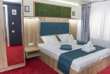 Фото номера Улучшенный двухместный номер с 1 кроватью Гостевой дом Brekner Rooms г. Сибиу 3