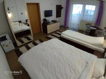 Фото номера Трехместный номер с балконом Гостевой дом Sibiu 33 г. Сибиу 5