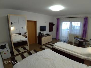 Фото номера Трехместный номер с балконом Гостевой дом Sibiu 33 г. Сибиу 3
