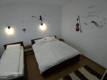 Фото номера Трехместный номер с балконом Гостевой дом Sibiu 33 г. Сибиу 9