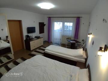 Фото номера Трехместный номер с балконом Гостевой дом Sibiu 33 г. Сибиу 4