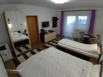 Фото номера Трехместный номер с балконом Гостевой дом Sibiu 33 г. Сибиу 11