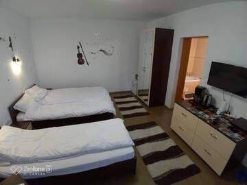 Фото номера Трехместный номер с балконом Гостевой дом Sibiu 33 г. Сибиу 12