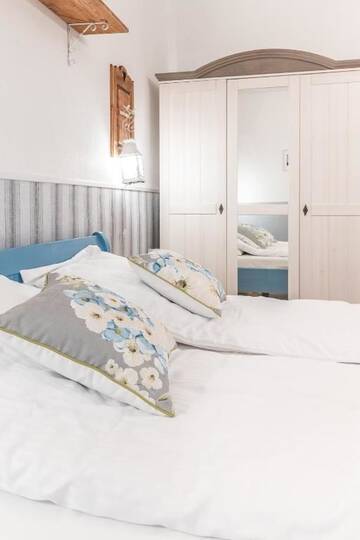 Фото номера Улучшенный семейный номер Гостевой дом BonTon Apartments Sibiu г. Сибиу 18