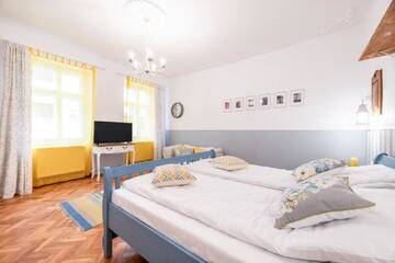 Фото номера Улучшенный семейный номер Гостевой дом BonTon Apartments Sibiu г. Сибиу 4