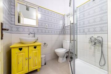 Фото номера Улучшенный семейный номер Гостевой дом BonTon Apartments Sibiu г. Сибиу 10
