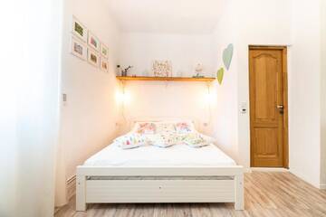 Фото номера Большой двухместный номер с 1 кроватью Гостевой дом BonTon Apartments Sibiu г. Сибиу 4