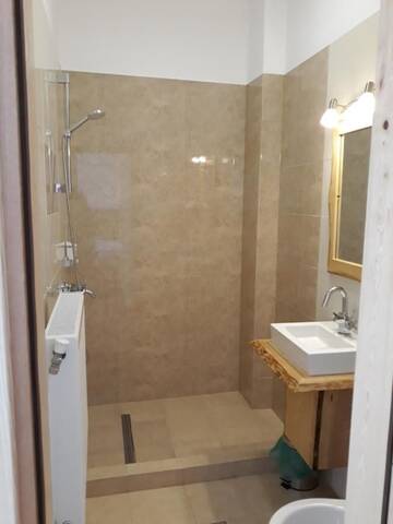 Фото номера Двухместный номер с 2 отдельными кроватями Гостевой дом Casa Geppetto г. Сибиу 5