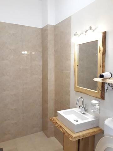Фото номера Двухместный номер с 2 отдельными кроватями Гостевой дом Casa Geppetto г. Сибиу 6