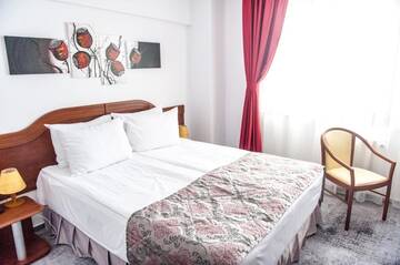 Фото номера Двухместный номер с 2 отдельными кроватями Отель Hotel Parc Sibiu г. Сибиу 7