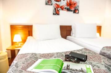 Фото номера Двухместный номер с 2 отдельными кроватями Отель Hotel Parc Sibiu г. Сибиу 12