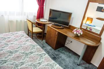 Фото номера Двухместный номер с 2 отдельными кроватями Отель Hotel Parc Sibiu г. Сибиу 4