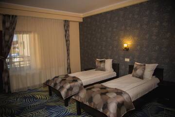 Фото номера Семейный люкс с 2 спальнями Отель Hotel Stefani г. Сибиу 3