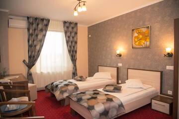 Фото номера Двухместный номер с 2 отдельными кроватями Отель Hotel Stefani г. Сибиу 4