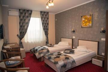 Фото номера Двухместный номер с 2 отдельными кроватями Отель Hotel Stefani г. Сибиу 8