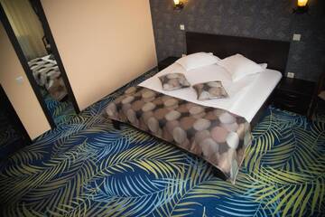 Фото номера Семейный люкс с 2 спальнями Отель Hotel Stefani г. Сибиу 20