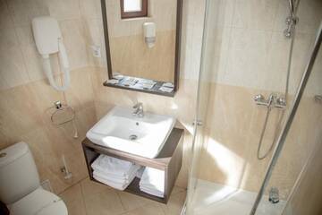 Фото номера Семейный люкс с 2 спальнями Отель Hotel Stefani г. Сибиу 17