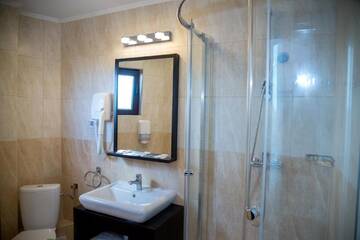 Фото номера Трехместный номер Отель Hotel Stefani г. Сибиу 14