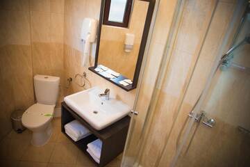 Фото номера Трехместный номер Отель Hotel Stefani г. Сибиу 8