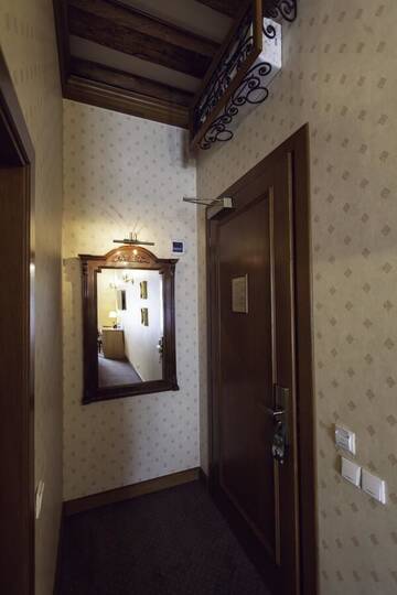 Фото номера Двухместный номер с 2 отдельными кроватями Отель Hotel Am Ring г. Сибиу 5