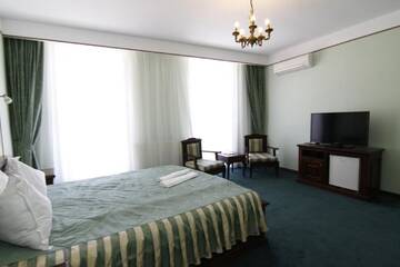 Фото номера Двухместный номер с 1 кроватью Отель Hotel Rin г. Сибиу 3