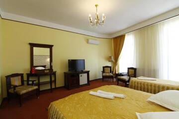 Фото номера Трехместный номер Отель Hotel Rin г. Сибиу 4