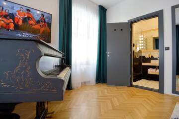 Фото номера Номер Делюкс Отели типа «постель и завтрак» Kleines Hotel г. Сибиу 11