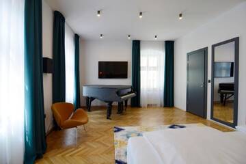 Фото номера Номер Делюкс Отели типа «постель и завтрак» Kleines Hotel г. Сибиу 9
