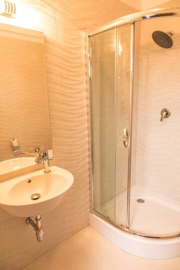 Фото номера Двухместный номер с 2 отдельными кроватями Отель Hotel Bliss г. Сибиу 6