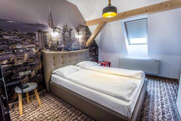 Фото номера Двухместный номер с 1 кроватью - Мансарда Отель Hotel Bliss г. Сибиу 3