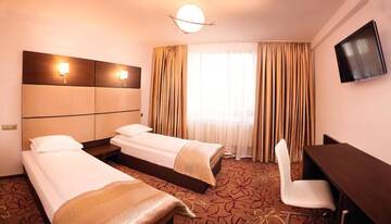 Фото номера Двухместный номер с 2 отдельными кроватями Отель Hotel Bliss г. Сибиу 7