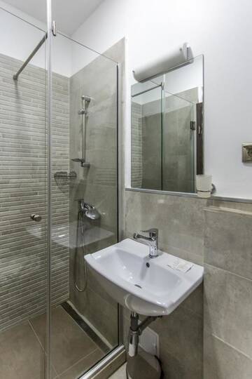 Фото номера Двухместный номер с 1 кроватью - Мансарда Отель Hotel Bliss г. Сибиу 4