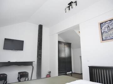 Фото номера Улучшенный двухместный номер с 1 кроватью Апарт-отели Sibiu City Center Apartments г. Сибиу 4