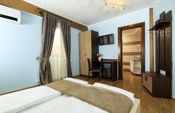 Фото номера Двухместный номер с 1 кроватью Апарт-отели Style Residence г. Сибиу 6
