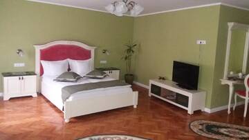 Фото номера Улучшенный двухместный номер с 1 кроватью Гостевой дом Zum Weissen Lamm Residence г. Сибиу 5