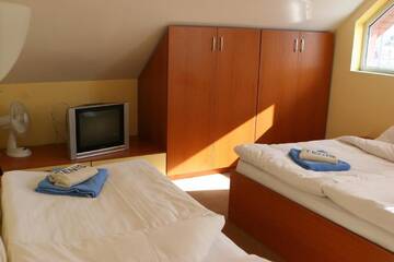 Фото номера Четырехместный номер Отель Hotel Pamira г. Сибиу 2