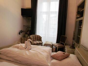 Фото номера Double Room with Private External Bathroom Ludovic Style Проживание в семье Casa Generalului г. Сибиу 12