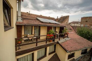 Фото номера Четырехместный номер с балконом 3 Гостевой дом Casa Veche г. Сибиу 8