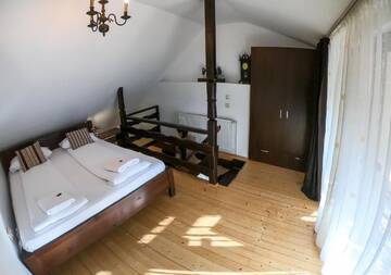 Фото номера Четырехместный номер с балконом 4 Гостевой дом Casa Veche г. Сибиу 3