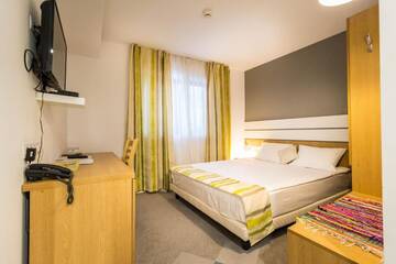 Фото номера Двухместный номер с 1 кроватью Отель Horeum Boutique Hotel г. Сибиу 5