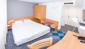 Фото номера Двухместный номер с 1 кроватью Отель Horeum Boutique Hotel г. Сибиу 8