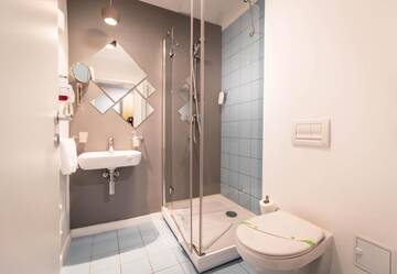 Фото номера Двухместный номер с 1 кроватью Отель Horeum Boutique Hotel г. Сибиу 10