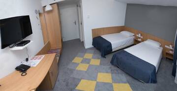 Фото номера Двухместный номер с 2 отдельными кроватями Отель Horeum Boutique Hotel г. Сибиу 3