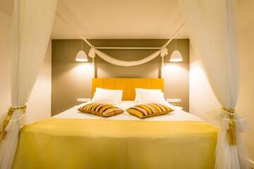 Фото номера Люкс с 1 спальней и балконом Отель Horeum Boutique Hotel г. Сибиу 3