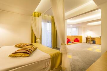 Фото номера Люкс с 1 спальней и балконом Отель Horeum Boutique Hotel г. Сибиу 8