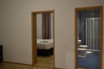 Фото номера Семейный полулюкс Отели типа «постель и завтрак» Blaga Accommodation г. Сибиу 4