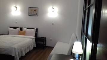 Фото номера Стандартный трехместный номер Гостевой дом Pensiunea Central Sibiu г. Сибиу 4